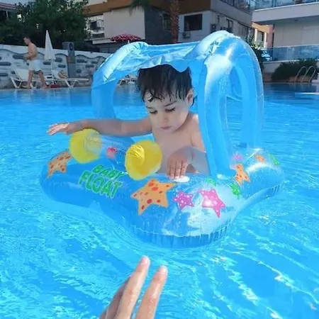 Deniz Manzarali Havuzlu