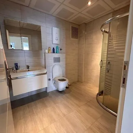 Deniz Manzarali Havuzlu Apartman *